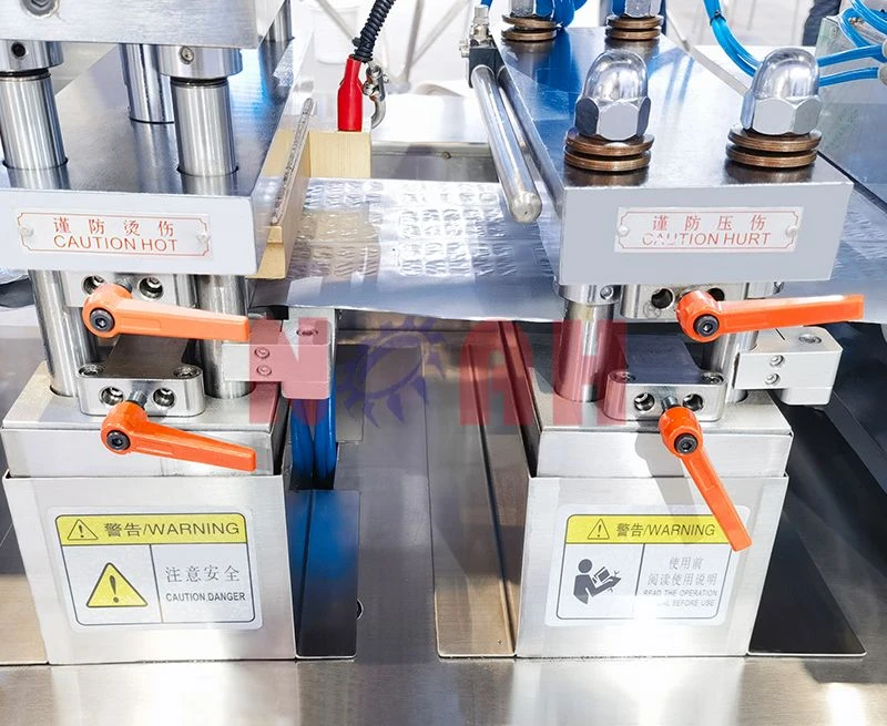 Machine d'emballage sous blister &agrave; plaques plates DPB-260/320