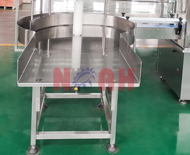 Ligne de machines de remplissage et de bouchage de liquides FCM