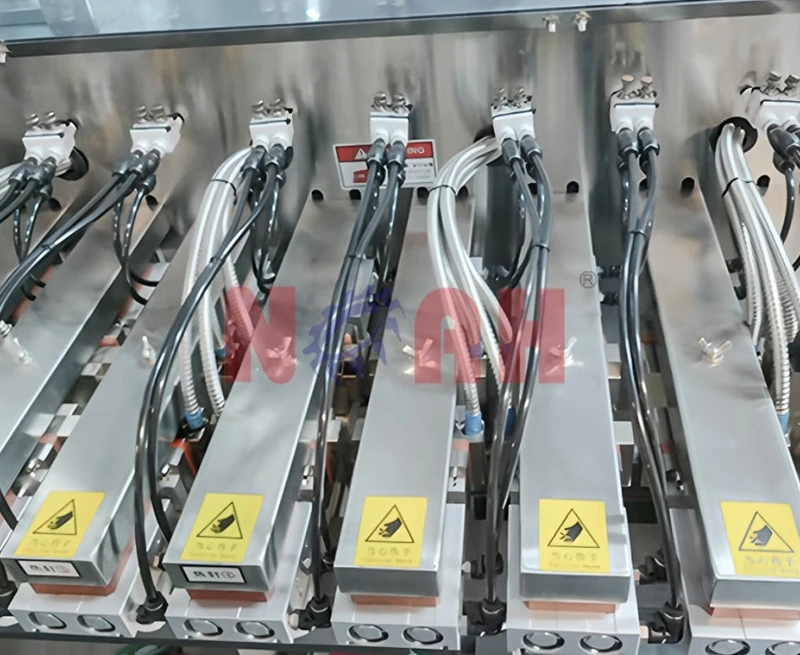 Machine d'emballage de sacs pour liquides de la s&eacute;rie LGL
