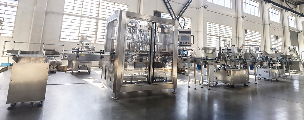 Ligne de machines de remplissage et de bouchage de liquides FCM